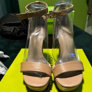 Gianni Bini platform sandal